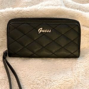 Guess zip around wallet NWOT